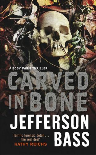 Carved in Bone: A Body Farm Thriller: A Body Farm Novel (Body Farm Thriller 1)