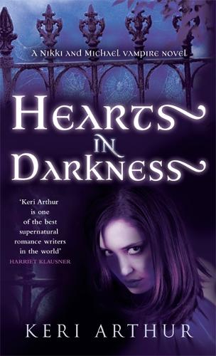 Hearts in Darkness (Nikki and Michael Vampire Novel)